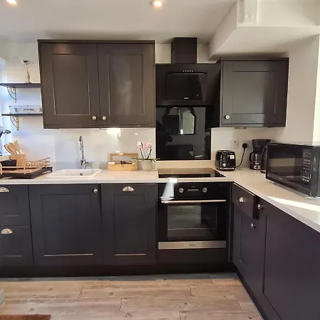 Bensons Gem - Cyanacottages Tatil Evi *