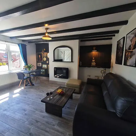 Bensons Gem - Cyanacottages *