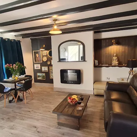 Bensons Gem - Cyanacottages *