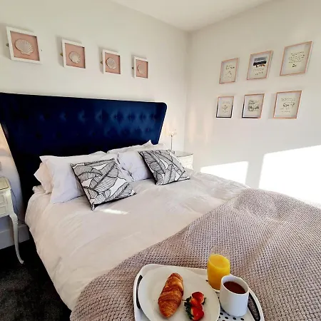 Holiday home Bensons Gem - Cyanacottages *