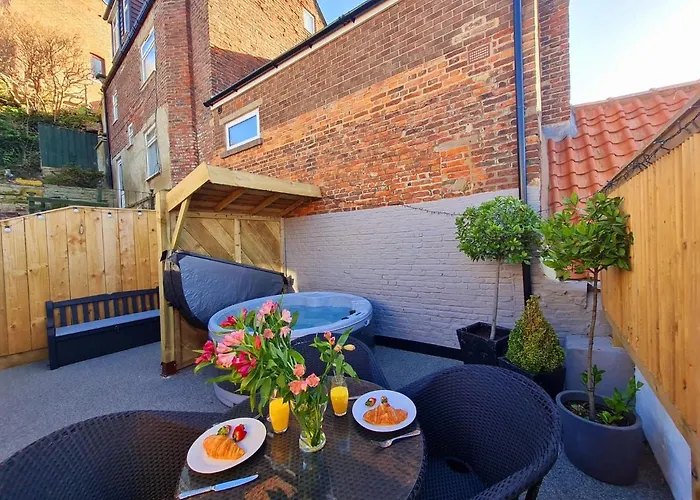 Holiday home Bensons Gem - Cyanacottages Whitby